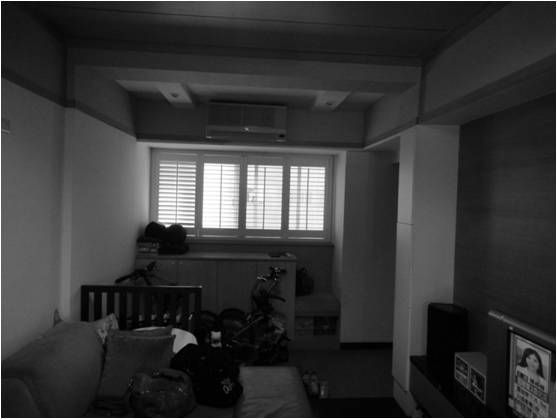 客廳望向玄關鞋櫃